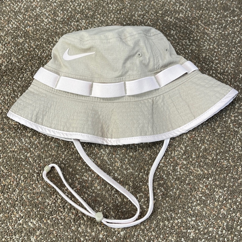 Nike adult unisex bucket hat, size S/M